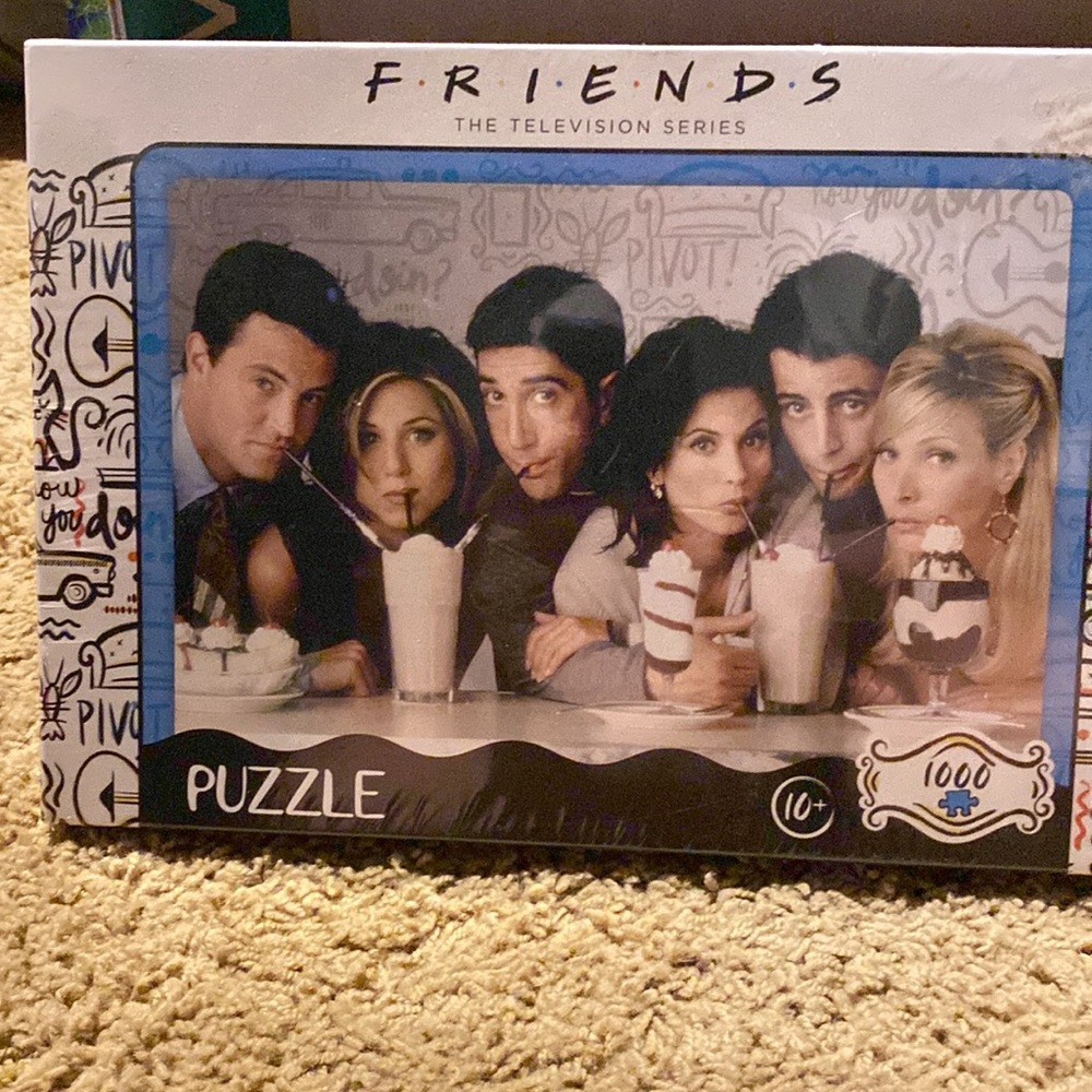 New In Packaging Friends 1000 Piece Puzzle
